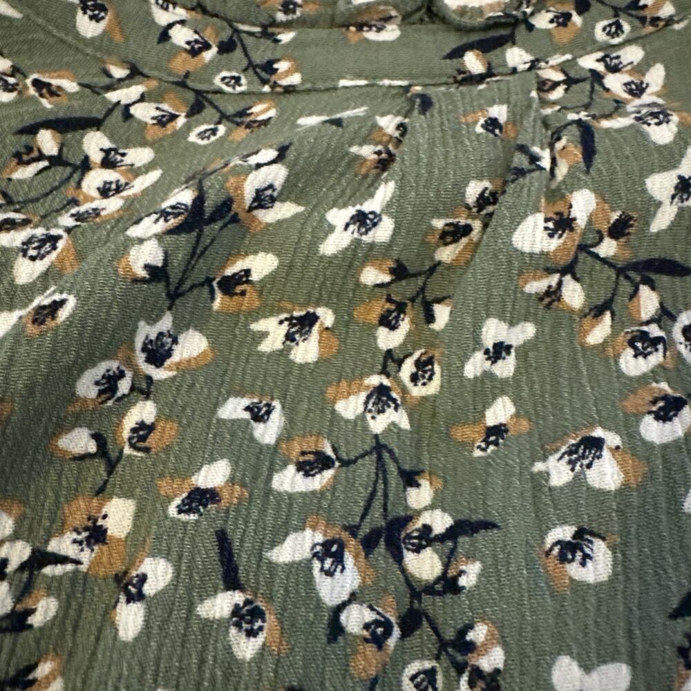 Monday Fun Green Floral Pleated Pullover 3/4 Sleeve V-Neck Blouse Size Small - Picture 15 of 16